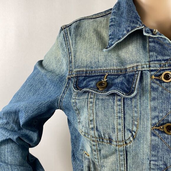 ❤️Last Chance INC International Concepts beaded cropped denim jacket size M - Picture 5 of 9